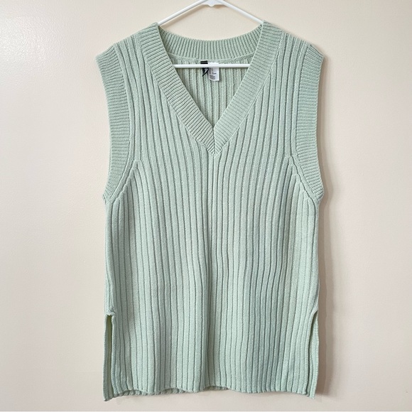 H&M Women’s Ribbed Sweater Vest in Light green/Sage (Size: S) - Picture 4 of 10